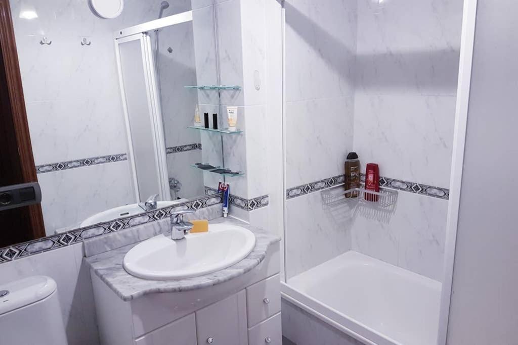 Apartamento Completo Con Parking Privado Y Wifi En San Roque Vigo Exterior foto